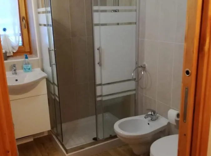 לינה וארוחת בוקר Rifugio Casa Lobietti 3*